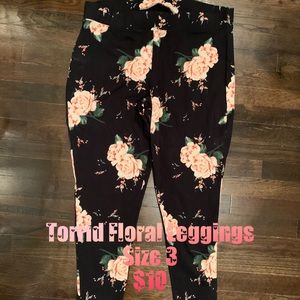 🧡Torrid Floral Leggings Size 3🧡